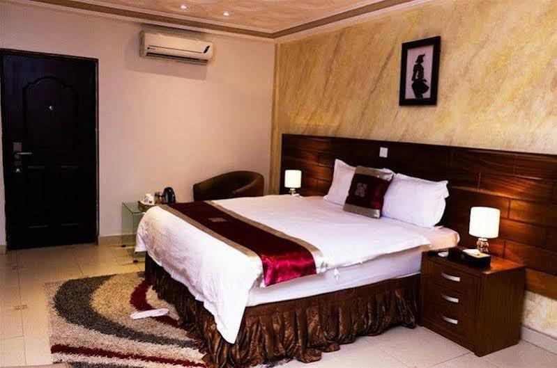 แอร์พอร์ต เวสต์ โฮเต็ล แอคครา Hotel อักกรา ภายนอก รูปภาพ