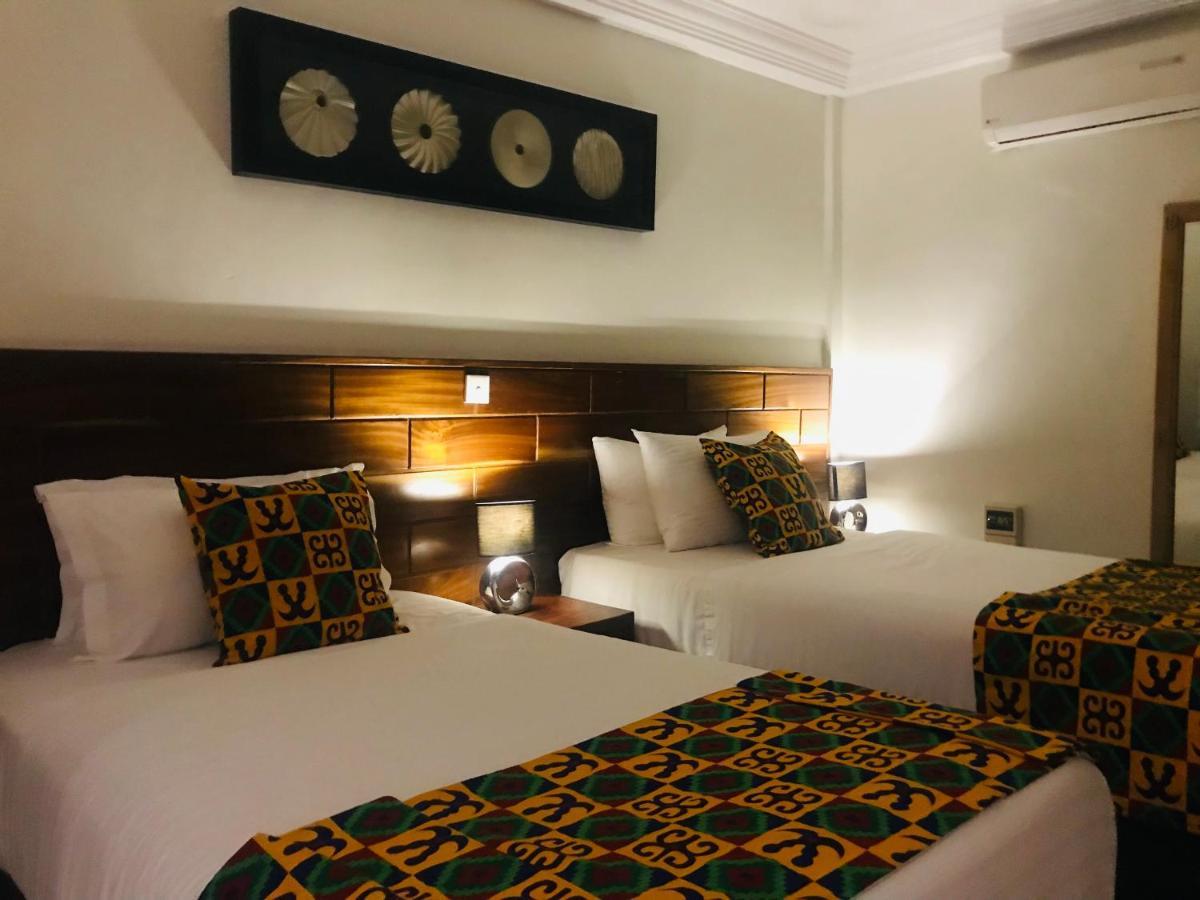 แอร์พอร์ต เวสต์ โฮเต็ล แอคครา Hotel อักกรา ภายนอก รูปภาพ