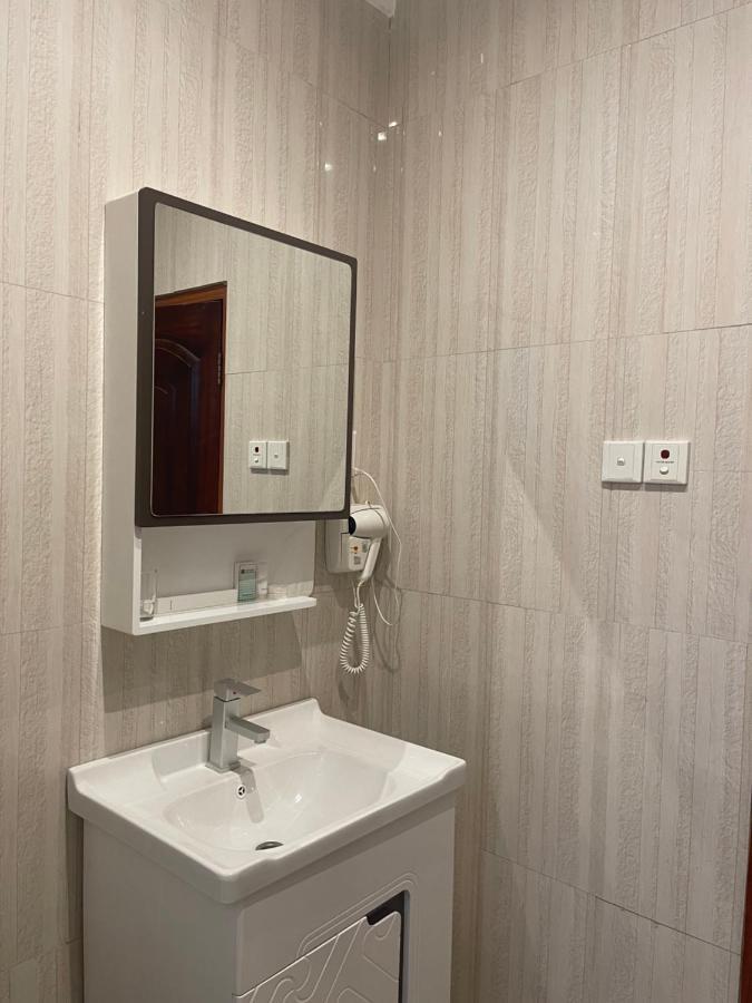 แอร์พอร์ต เวสต์ โฮเต็ล แอคครา Hotel อักกรา ภายนอก รูปภาพ