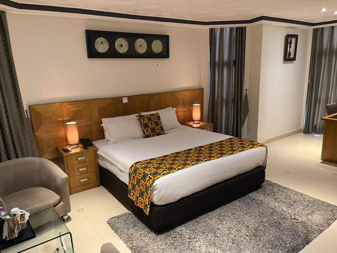 แอร์พอร์ต เวสต์ โฮเต็ล แอคครา Hotel อักกรา ภายนอก รูปภาพ