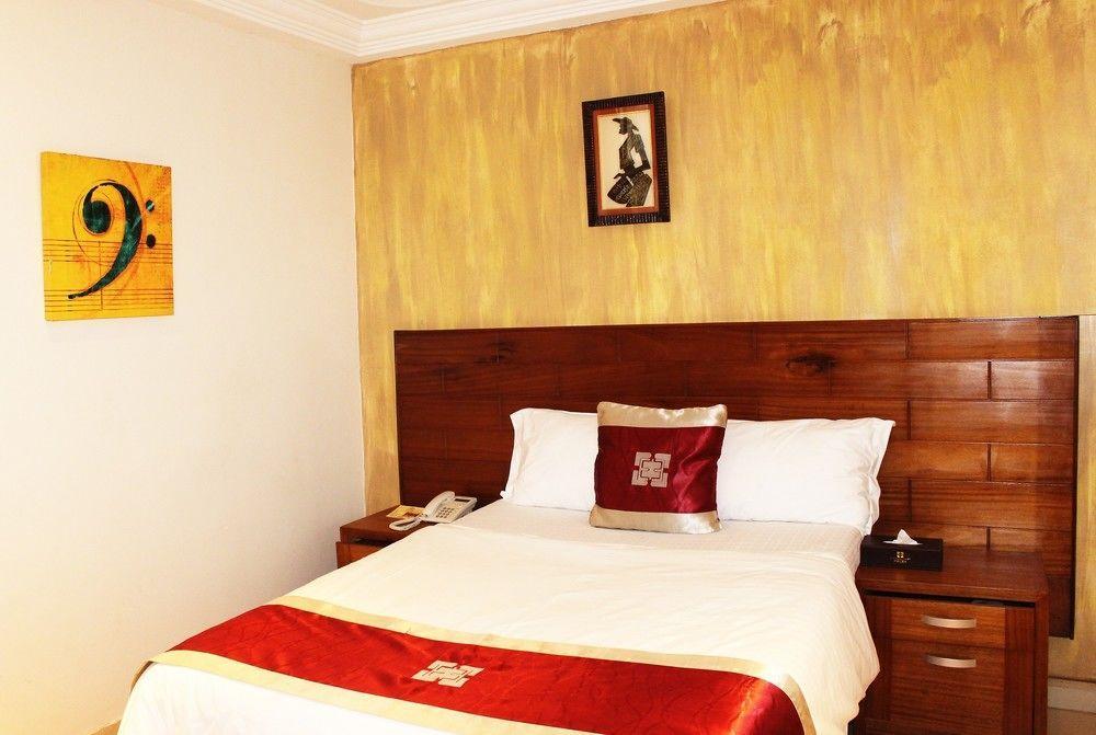แอร์พอร์ต เวสต์ โฮเต็ล แอคครา Hotel อักกรา ภายนอก รูปภาพ