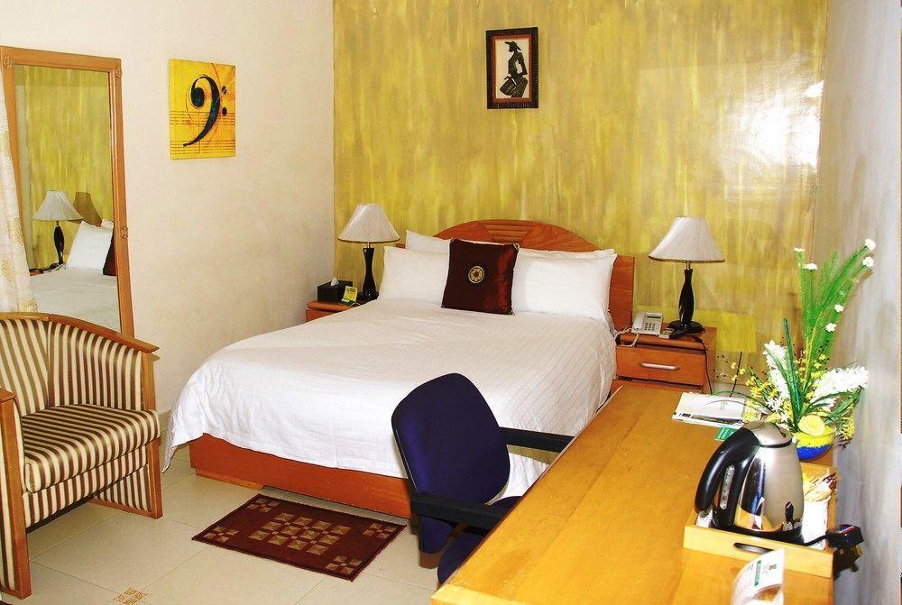 แอร์พอร์ต เวสต์ โฮเต็ล แอคครา Hotel อักกรา ภายนอก รูปภาพ