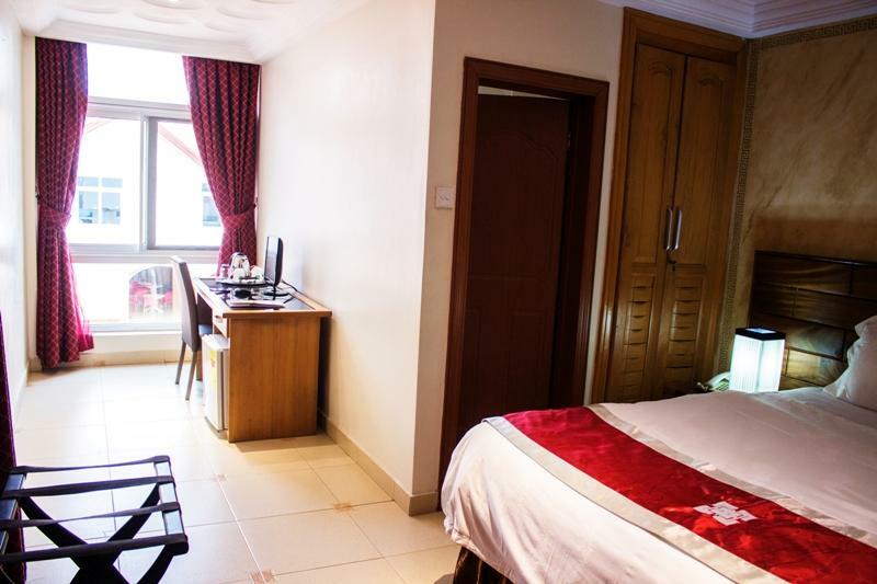 แอร์พอร์ต เวสต์ โฮเต็ล แอคครา Hotel อักกรา ภายนอก รูปภาพ