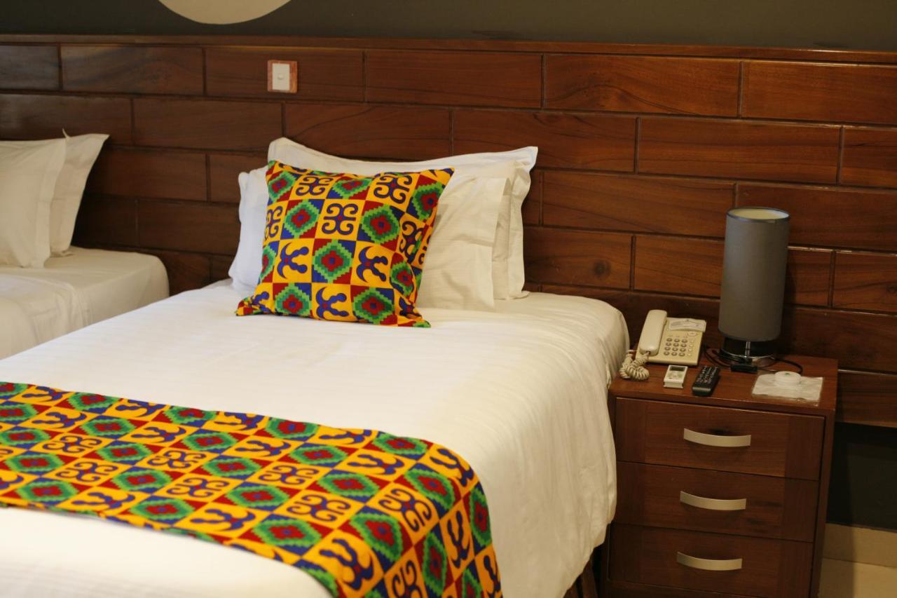 แอร์พอร์ต เวสต์ โฮเต็ล แอคครา Hotel อักกรา ภายนอก รูปภาพ